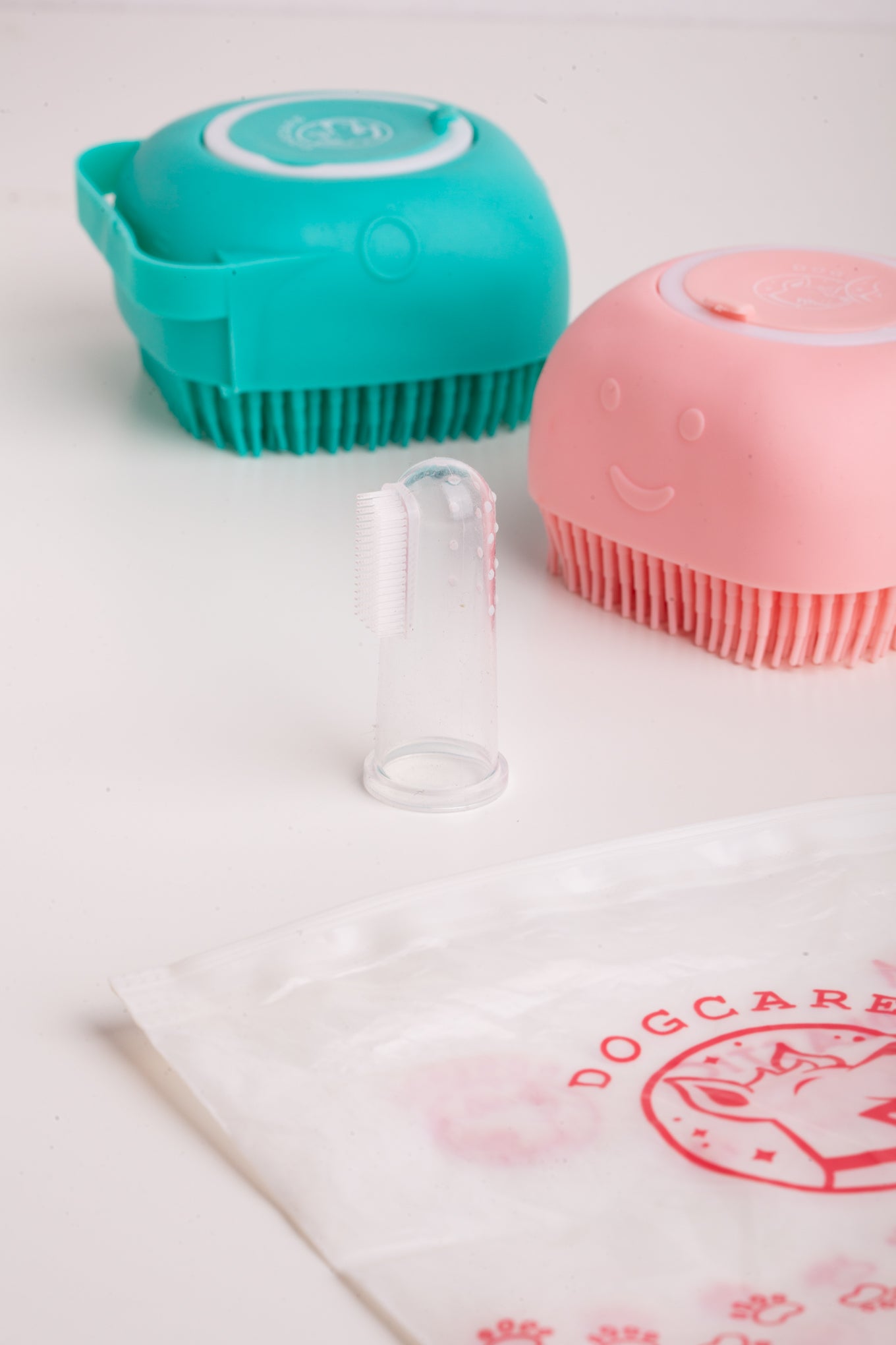 DogCare® Bath Kit (2 Βουρτσάκια Σιλικόνης Μπλε και Ροζ, Πετσέτα + Οδοντόβουρτσα)